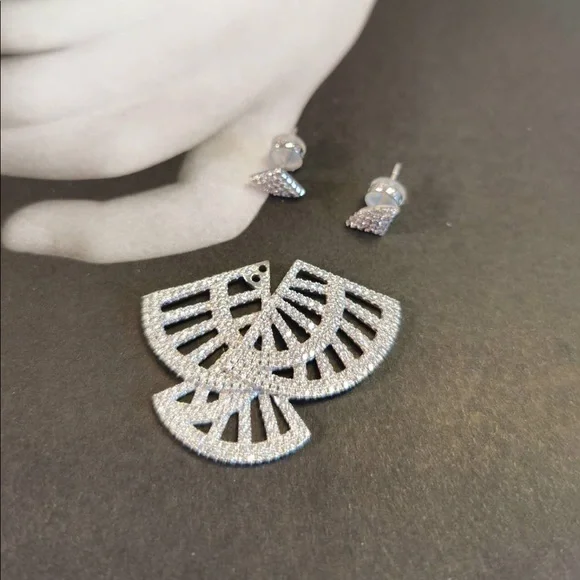 APM Earring - Picture 2 of 2